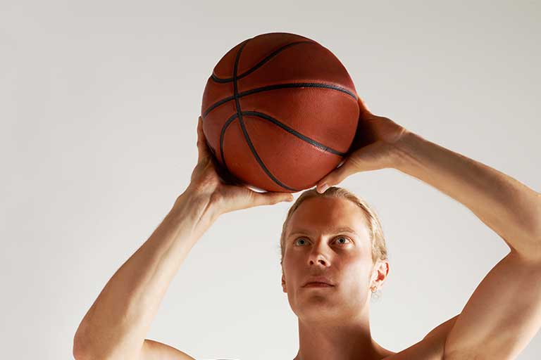 Ανδρική αποτρίχωση λέιζερ για αθλητές: Υγιεινή και επιδόσεις