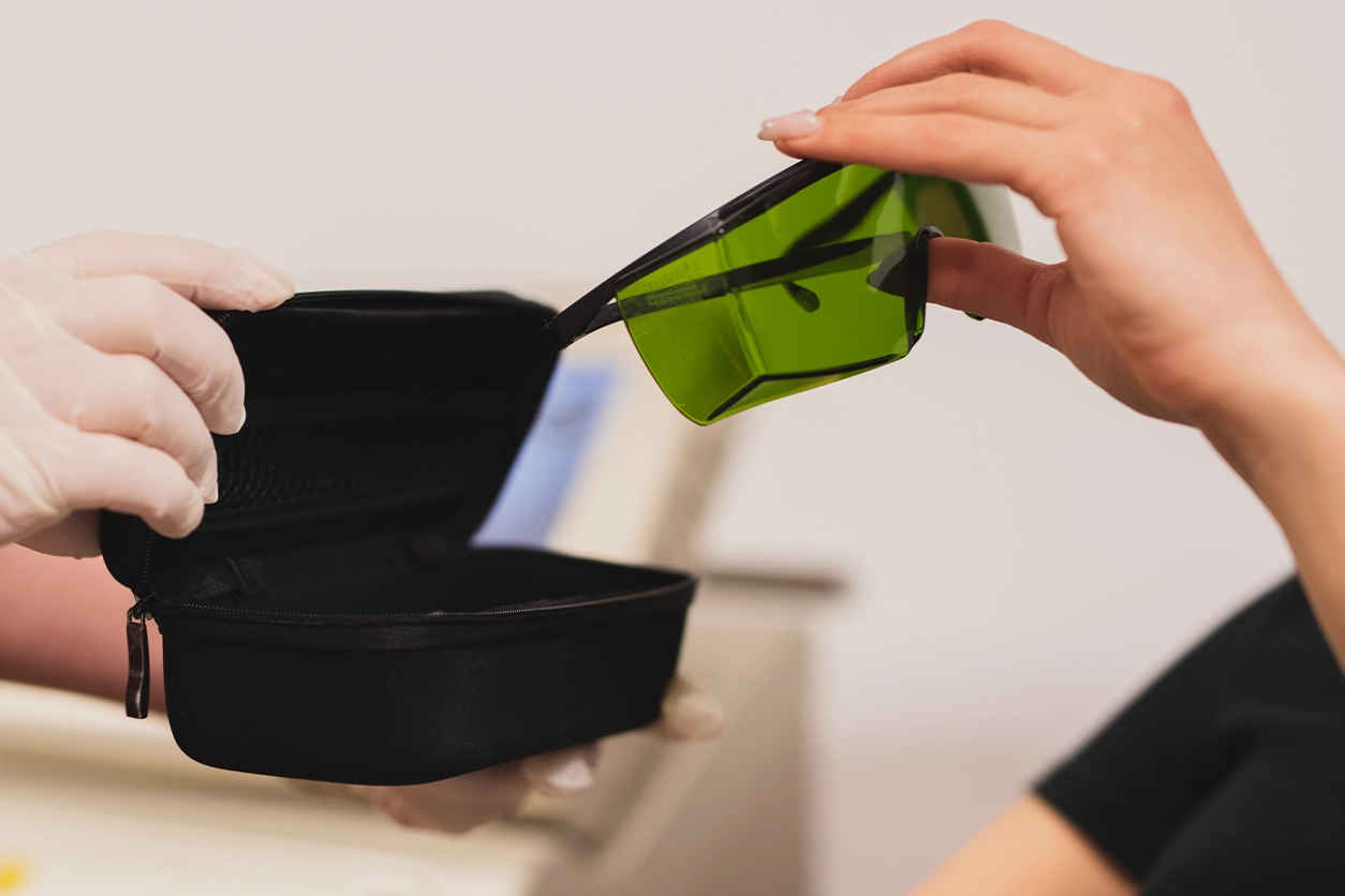 Γιατί φοράμε γυαλιά στο λέιζερ